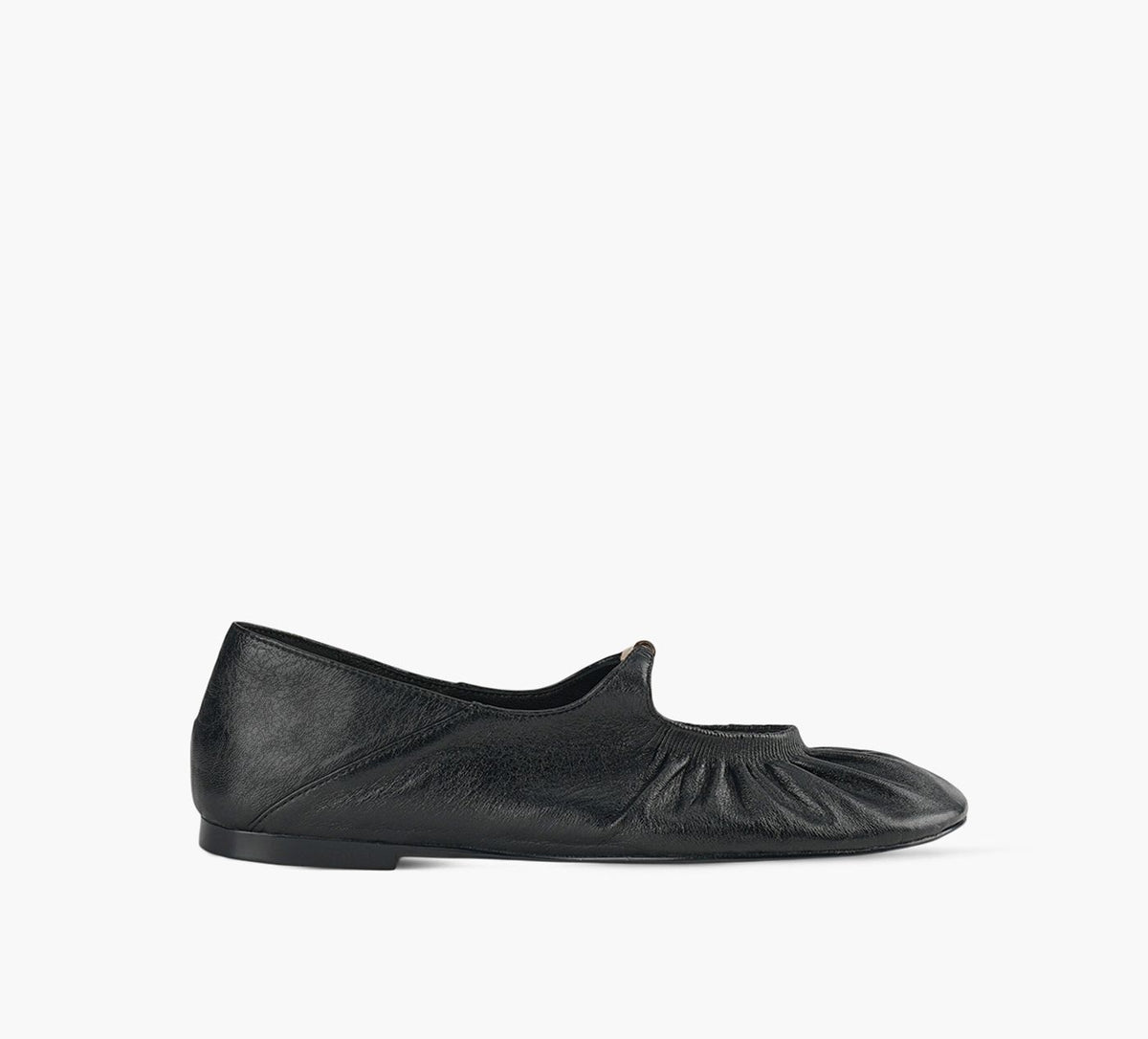 ROWENN NOLA in BLACK