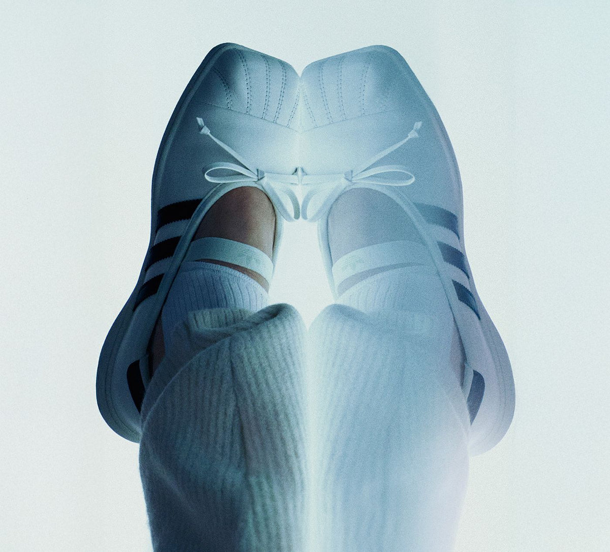 ADIDAS ADIDASxJENNIESUPERSTARSQUAREBALLERINE en BLANC vue 1a