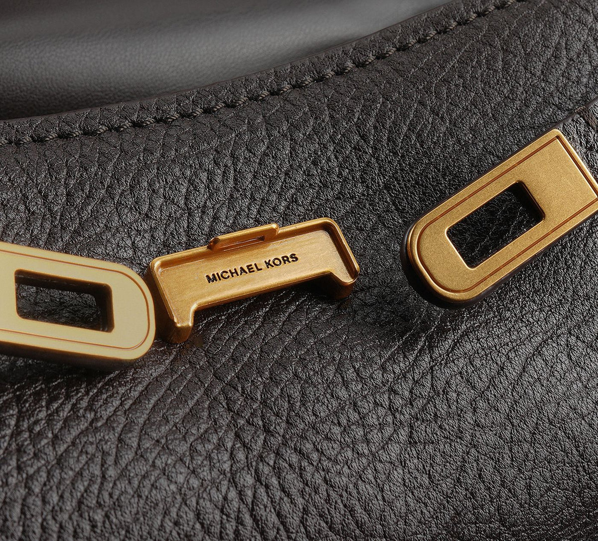 MICHAEL KORS en BRUN vue 3