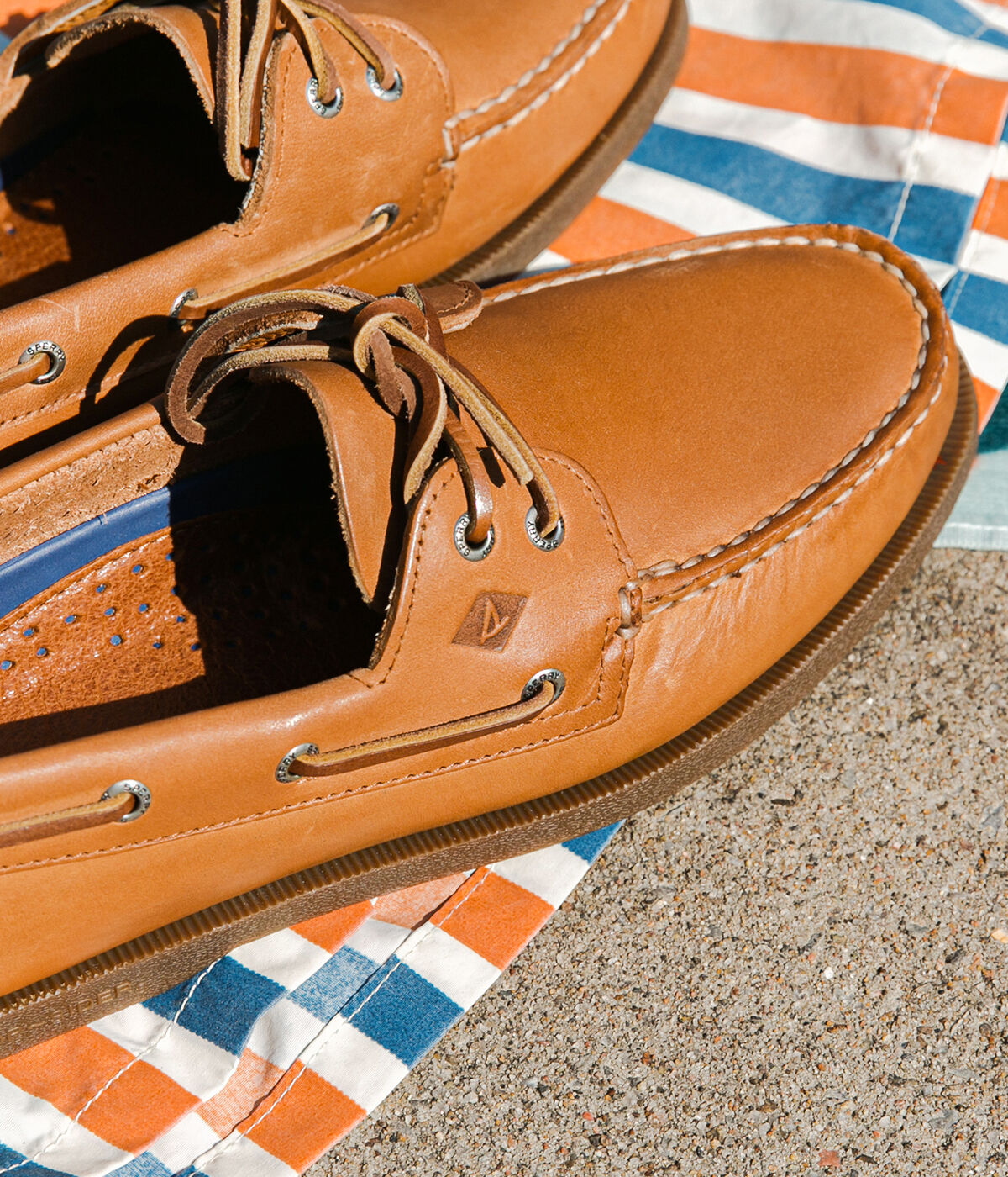 Sperry 2 eye sahara hotsell
