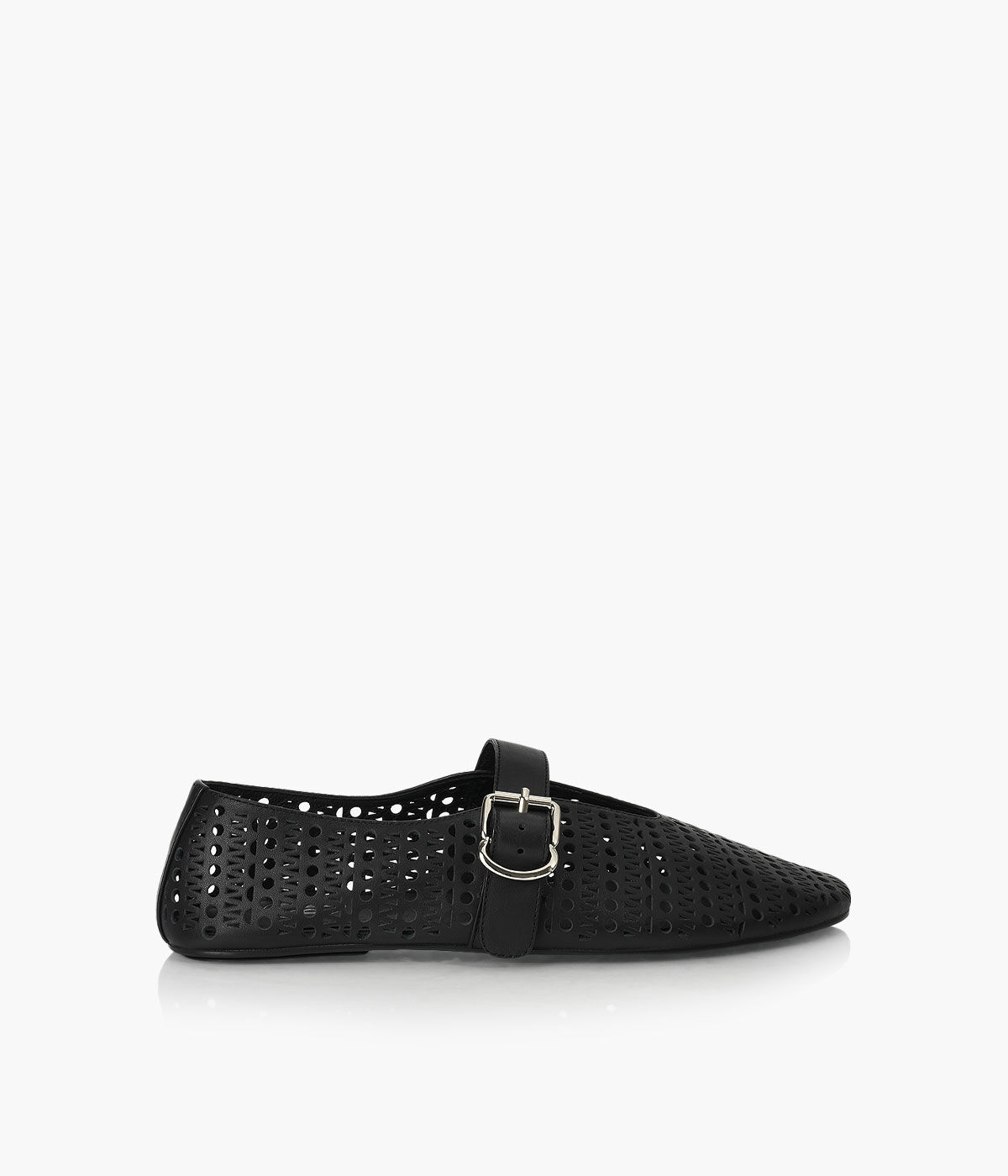 B2 shoes 2025