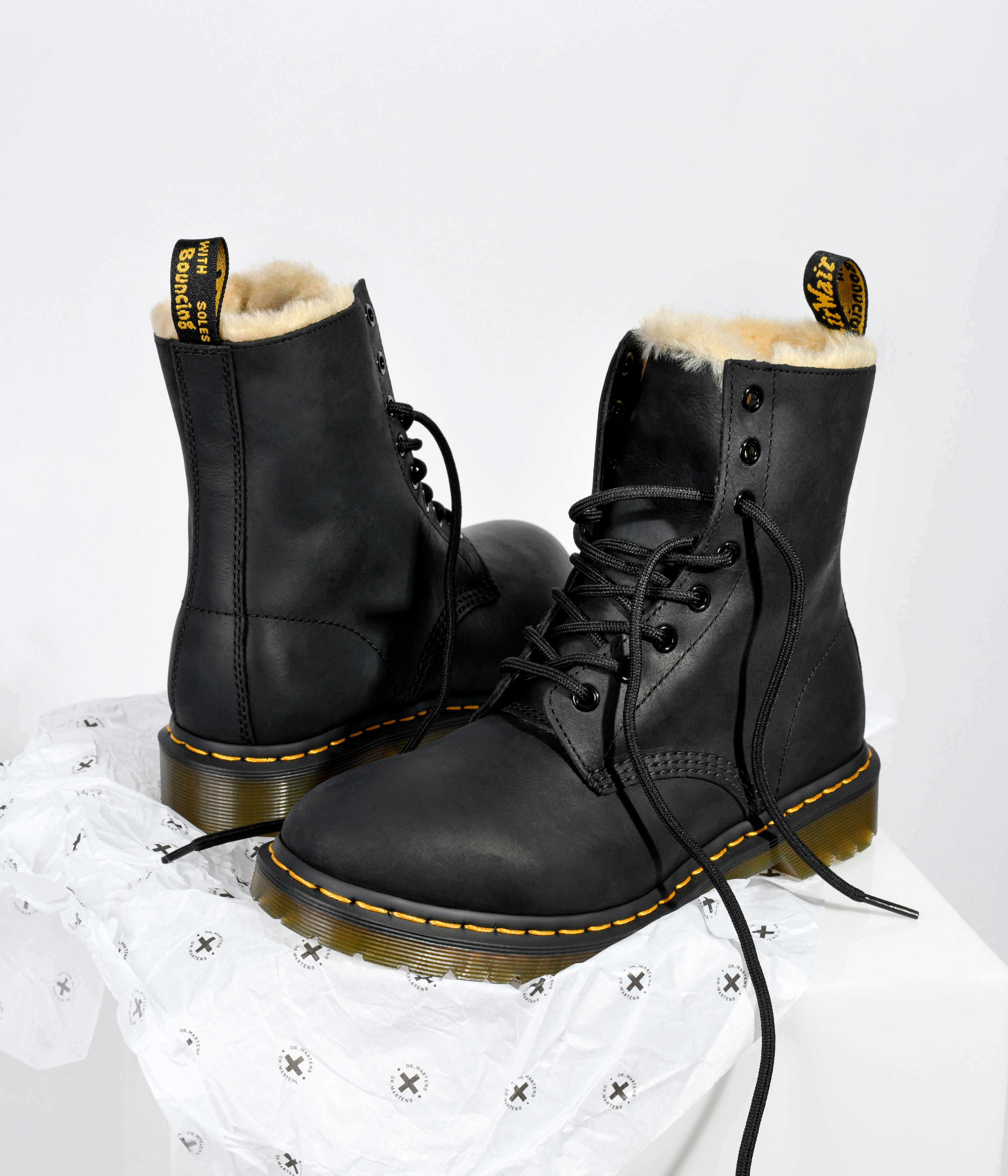 Dr martens discount boots laces
