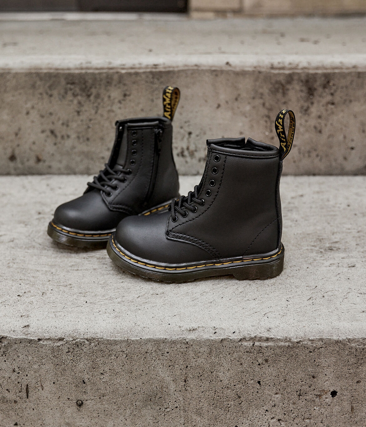 Dr martens boots shop youth size 5