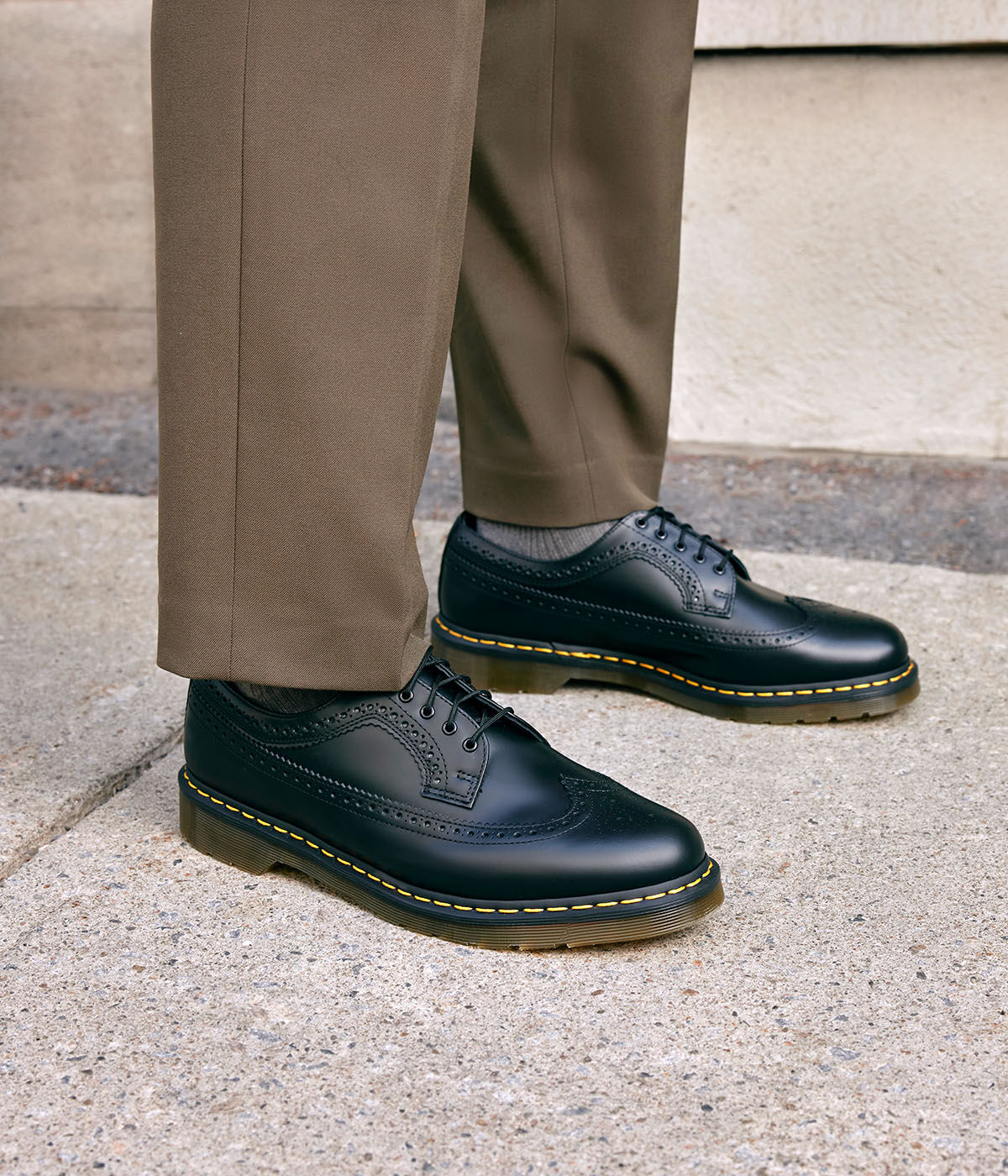 DR. MARTENS 3989 Black Leather Browns Shoes