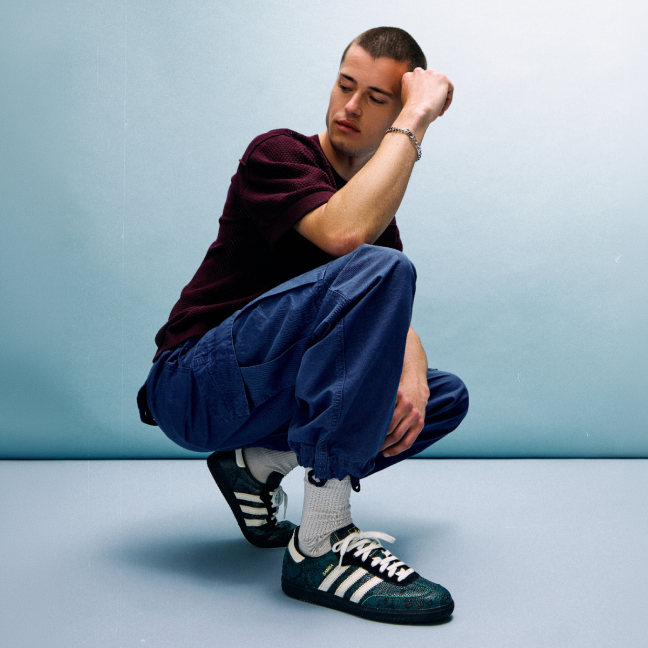SNEAKERS